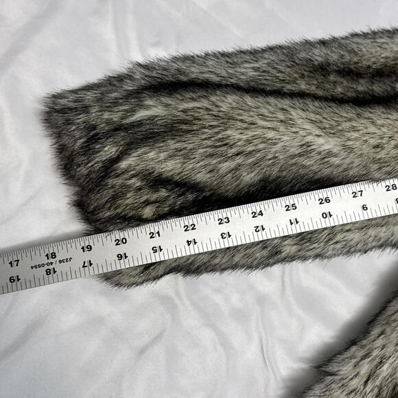 Women’s Vintage 1970’s - 1980’s Faux Fur Coat Union Made Silver Black READ - Picture 10 of 15